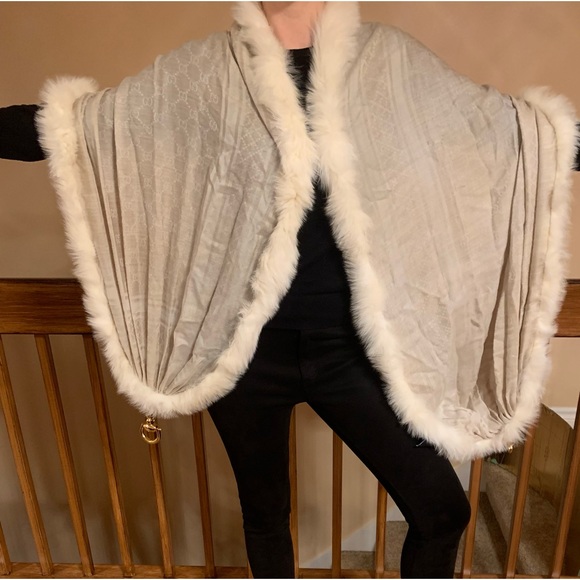 NWOT Gucci scarf - Picture 4 of 14